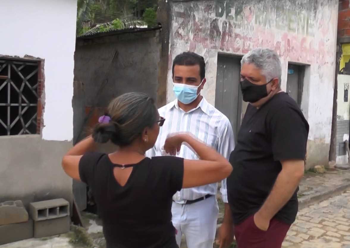 Camacã: Prefeito Paulo do Gás leva asfalto para Leoventura com recursos próprios